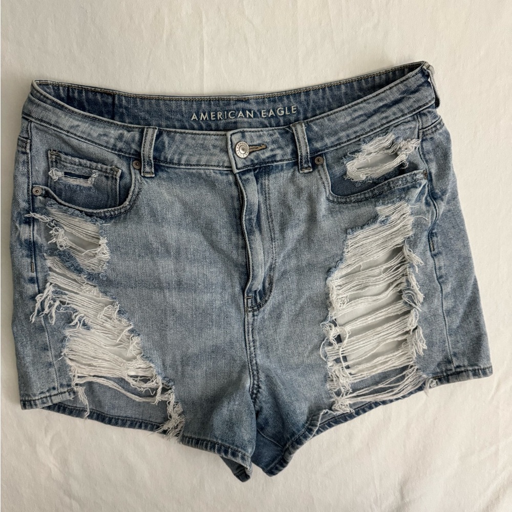 American Eagle Ripped Mom Short Sz 12 Thrashed